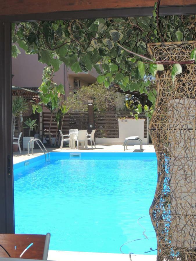 All'Ombra Del Noce B&B Catona Di Reggio Calabria Buitenkant foto